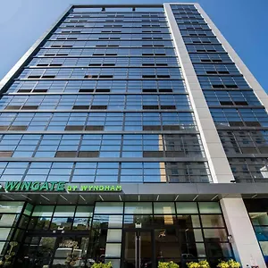 Wingate By Wyndham Long Island Отель